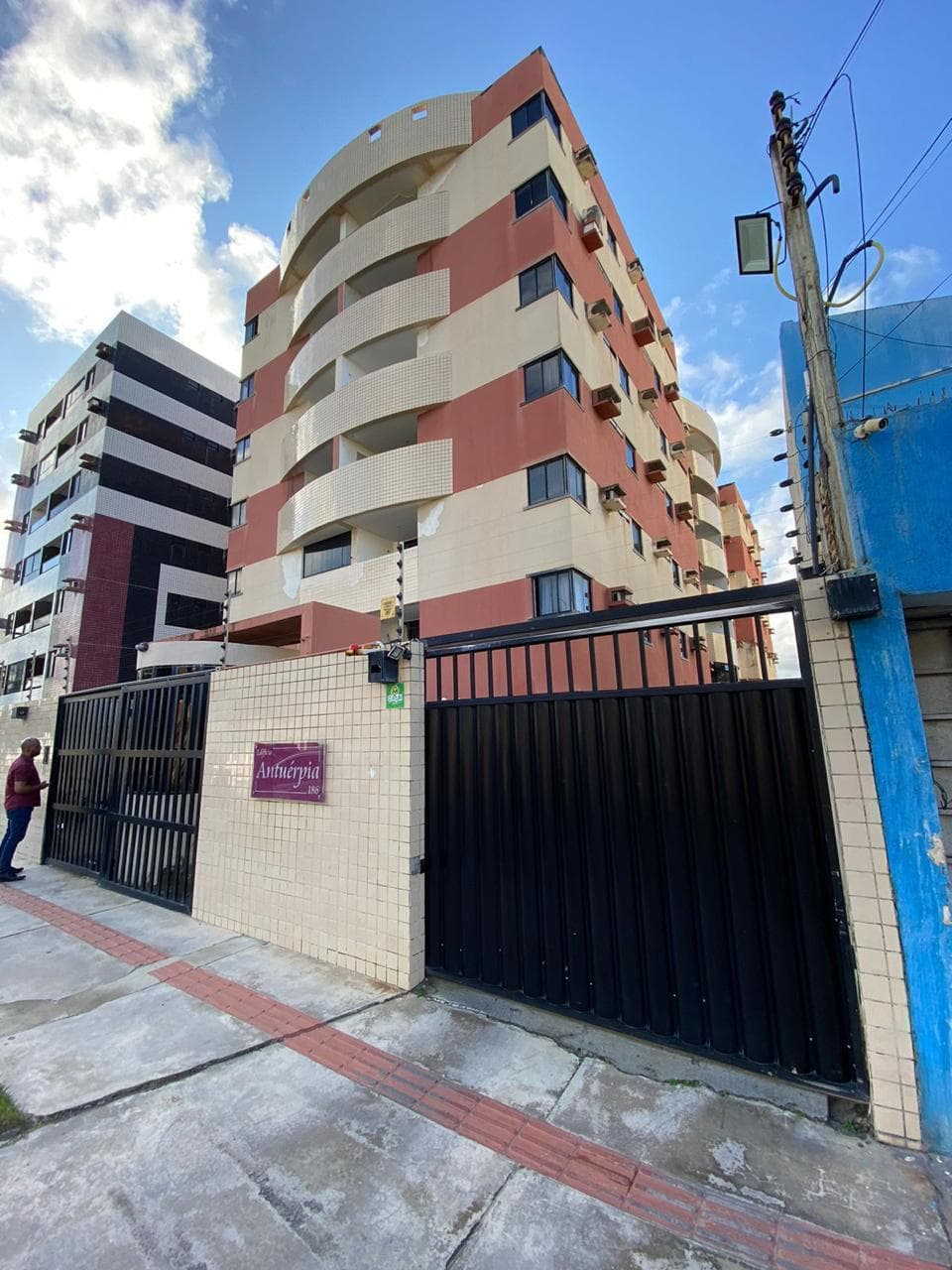 Apartamento mobiliado com 02 quartos, sendo uma suite